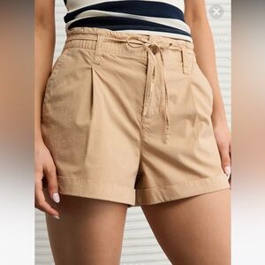 NWT American Eagle Stretch High-Waisted Lightweight Trouser Short Khaki Size: 2
